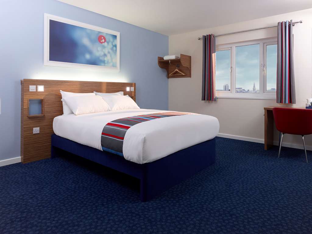 Travelodge York Hull Road Номер фото