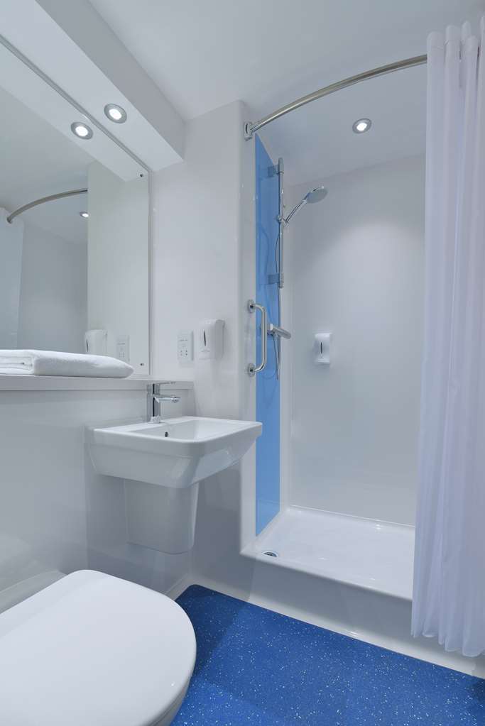 Travelodge York Hull Road Номер фото